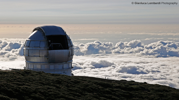 Il Telescopio GranTeCan al tramonto e il tappeto di nuvole che copre l'isola La Palma - Foto di Gianluca Lombardi
