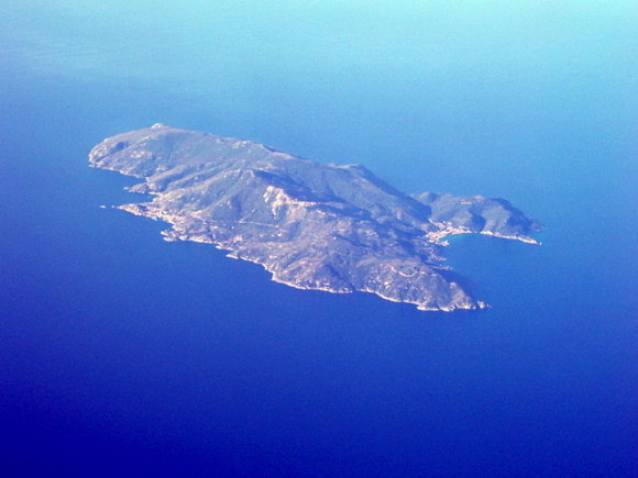 Veduta aerea dell'Isola del Giglio - Foto di Sky Eckstrom, tramite WikiCommons
